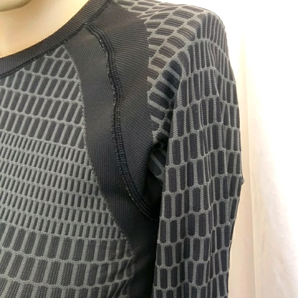 Lululemon Athletica Grey Running Shirt - Picture 4 of 9